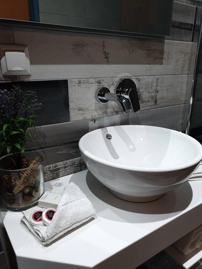V-Suites 2 Potos Exterior foto